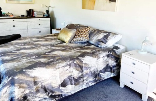 Surfdale House | Enjoy this light-infused studio