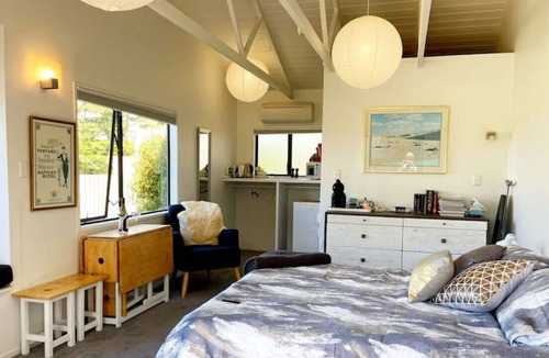 Surfdale House | Enjoy this light-infused studio