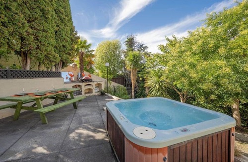 Alexandra House | Ensuite Queen Room - Mad Hacienda Guesthouse