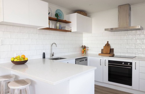 Waimarama House | Entire home in Waimārama, sea views, 2 minute walk to the beach.