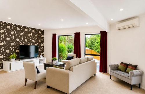 Birkenhead House | Entire House in Birkenhead