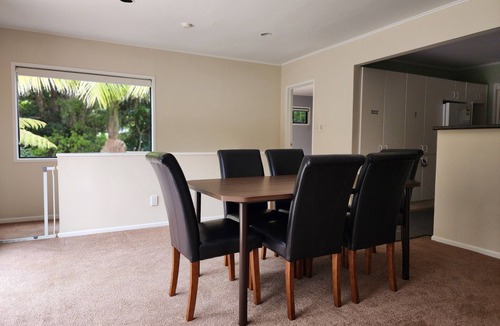 Birkenhead House | Entire House: Spacious 285m2