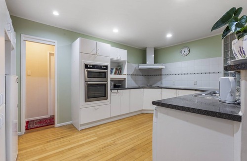 Birkenhead House | Entire House: Spacious 285m2