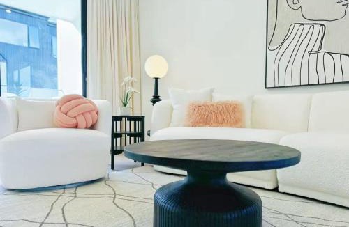 Greenlane Apartment | Entire Modern Townhouse in Central Auckland
