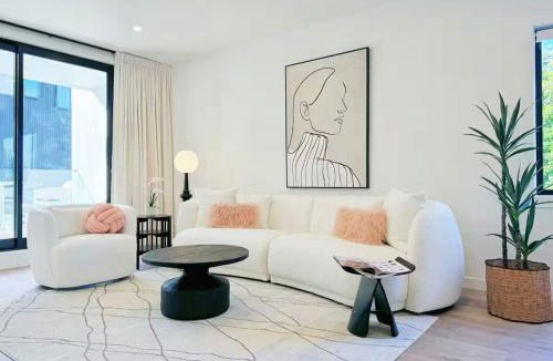 Greenlane Apartment | Entire Modern Townhouse in Central Auckland