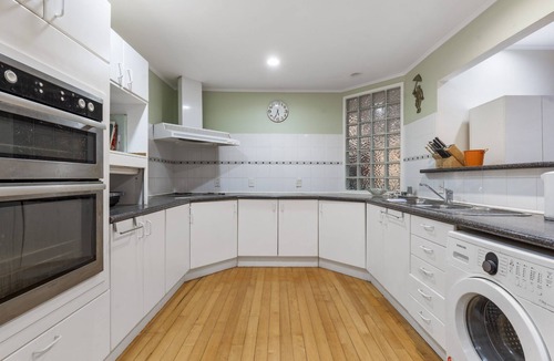 Birkenhead House | Entire Upper-Floor: Spacious 140m2