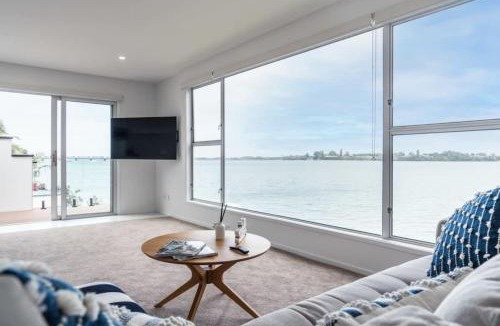 Tauranga House | Entire Waterfront House - Boat Shed - 3 Kitchens
