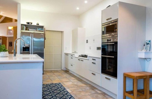 Kerikeri House | Estate with Private Beach, Views, and Starlink
