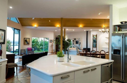 Kerikeri House | Estate with Private Beach, Views, and Starlink