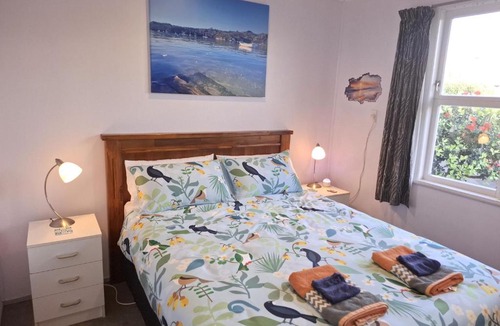 Whitianga House | Estuary Beach Cottage