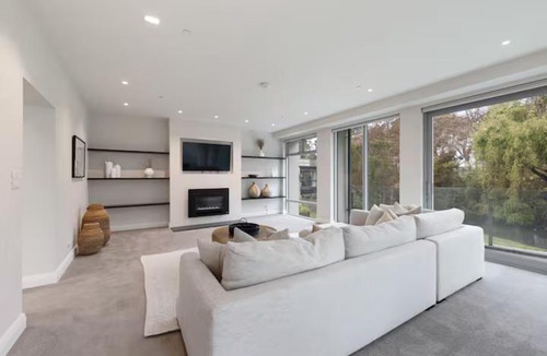 Merivale Apartment | Executive Living Space on Avon River