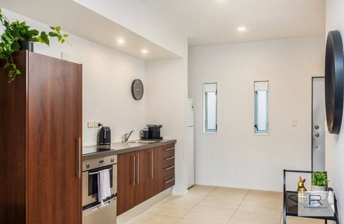 Freemans Bay Apartment | Executive Townhouse, FREE PARKING, Aircon and Wifi