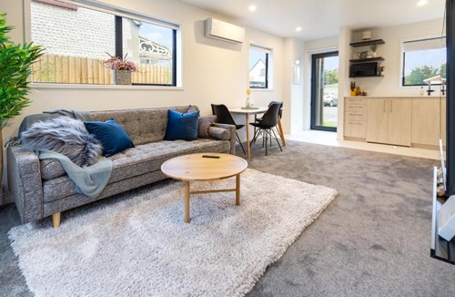 Addington Apartment | Explore Addington and CBD 1 bed w/carpark