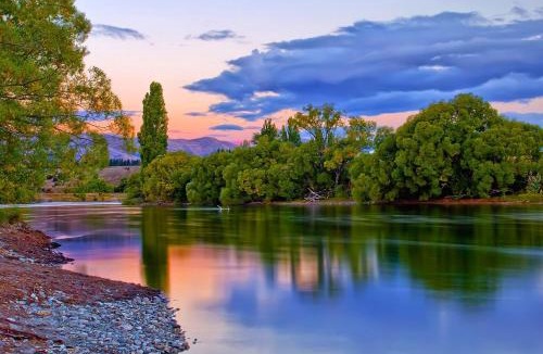 Albert Town House | Explore Wanaka - Mountain Views, Riverside Locale Townhouse