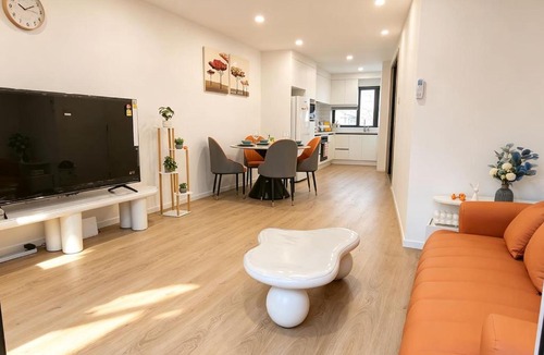 Mangere House | F AKL Airport 2 Neighbour Homes Sleeps 12