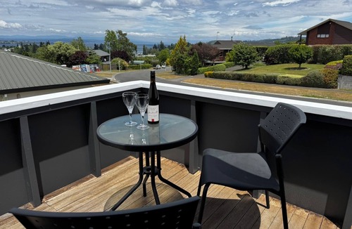 Nukuhau House | Fabulous 2-bedroom house in peaceful Taupō with views