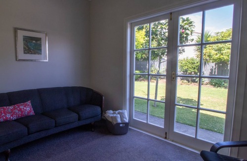 Fitzroy House | FABULOUS IN FITZROY COMFORTABLY SLEEPS TEN GUESTS