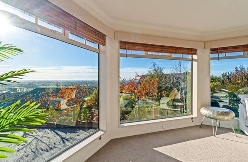 Christchurch House | Family Friendly 4 Bedroom Home With Panoramic Views