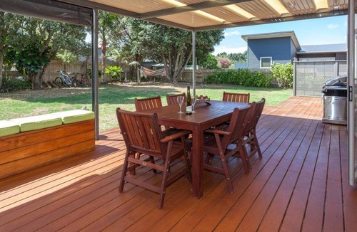 Matarangi House | Family friendly & great outdoor space. Close to beach & golf course.