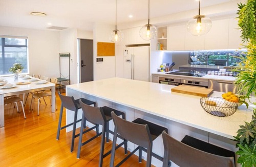 Christchurch House | Family-Friendly | Spa, Games Room & Secure Parking