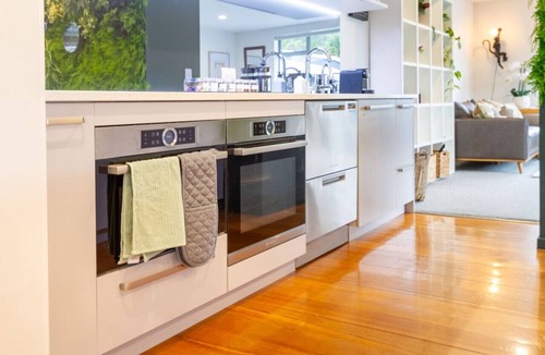 Christchurch House | Family-Friendly | Spa, Games Room & Secure Parking