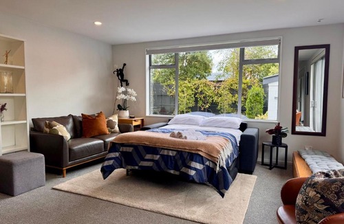 Christchurch Apartment | Family-Friendly - Spa, Games Room & Secure Parking