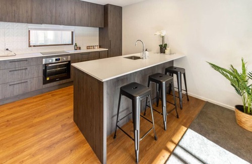 Addington House | Family Home w/Garage & EV - Walk to Hagley Park