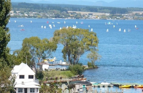 Nukuhau House | Fantastic panoramic views from River, Marina to Lake. Private & Close to Town.