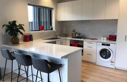 Papamoa Apartment | Farmstay Escape: Animals, Spa, Hills & Beach, Cosy Farmstay, near beach with pet farm animals