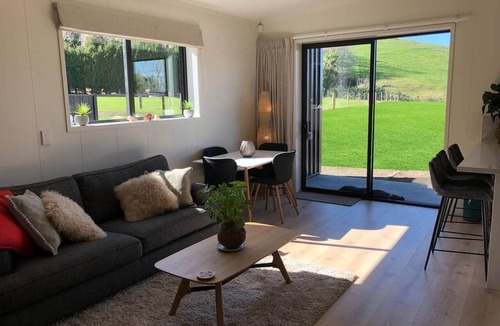 Papamoa Apartment | Farmstay Escape: Animals, Spa, Hills & Beach, Cosy Farmstay, near beach with pet farm animals