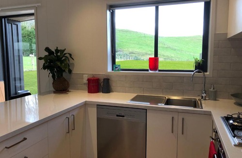 Papamoa Apartment | Farmstay Escape with pet farm animals and a spa