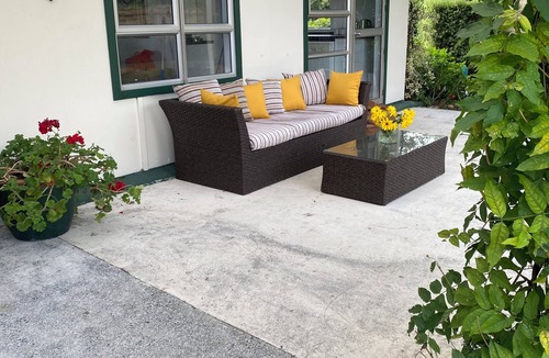 Havelock North Cottage | FARMVIEW IN THE VILLAGE
