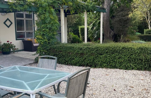Havelock North Cottage | FARMVIEW IN THE VILLAGE
