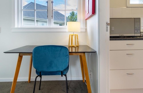 Fendalton Apartment | Fendalton Comfort Stylish & Convenient with Carpark