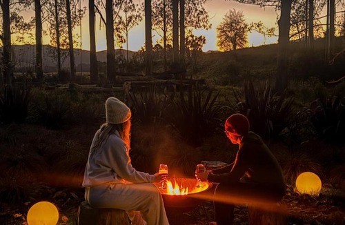 Woodbury House | Fiery Peak Glampsite with wood-fired hot tub, stargazing, and plunge pool