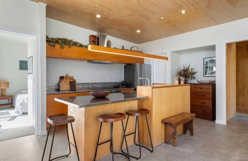 Wharewaka House | Fireside Lake Retreat/Warm & Cosy Stay/Outdoor Flow