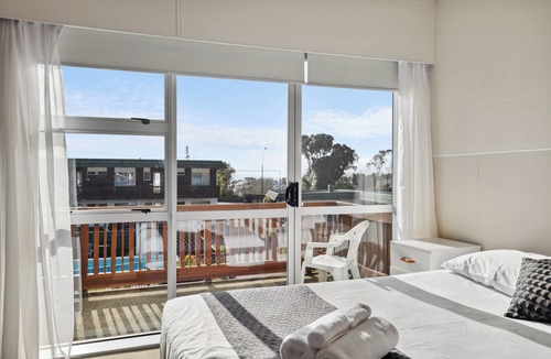New Plymouth Hotel | Flamingo Motel