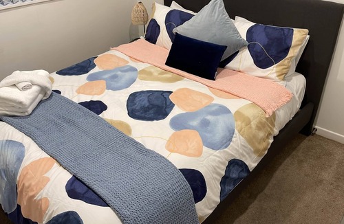 Flat Bush House | Flatbush Holiday Accommodation, 2 Bedroom Townhouse | Apartment KK39