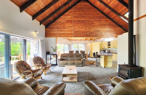 Hahei House | FlipFlop Inn - fully fenced, central home only steps away from shops and beach