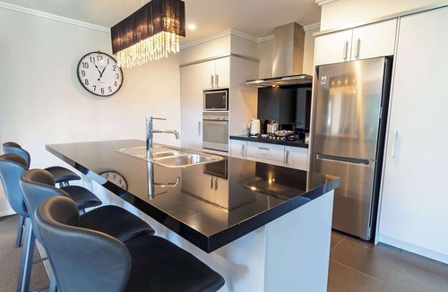 Lynmore House | Forest Lakes Lux - Spa Pool, Ride to Forest