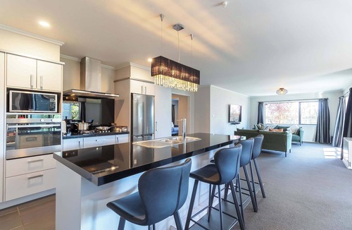 Lynmore House | Forest Lakes Lux - Spa Pool, Ride to Forest