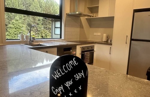 Closeburn Apartment | Forest Retreat | 6 Mins to Queenstown