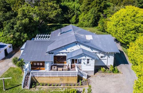 Pirinoa House | Forest · The Forest House