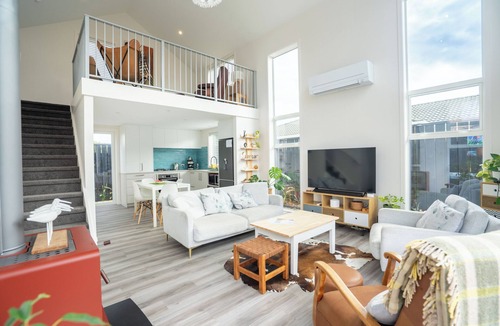 Papamoa Beach House | Frank and Pipi. New, private and close to the beach.