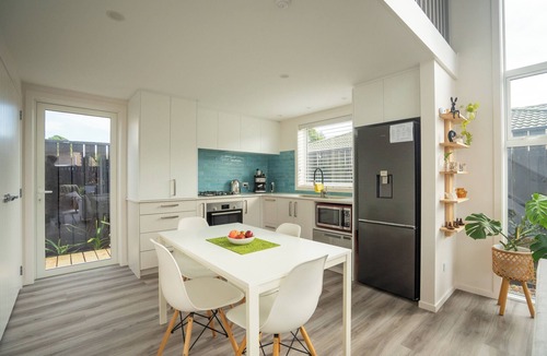 Papamoa Beach House | Frank and Pipi. New, private and close to the beach.