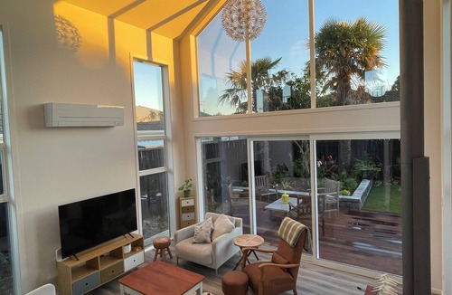 Papamoa Beach House | Frank and Pipi. New, private and close to the beach.