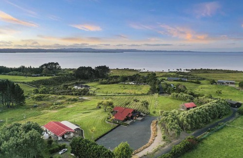 Clarks Beach Villa | franklin chapel estate