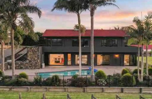 Clarks Beach Villa | franklin chapel estate