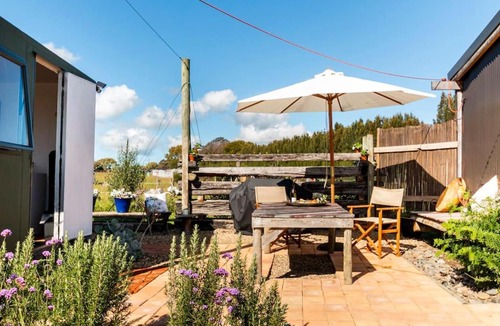 Haumoana House | FreeFall Hut