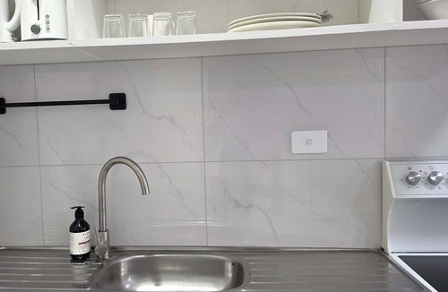 Epsom Apartment | Freshly Renovated 1BDR with Parking in Epsom
